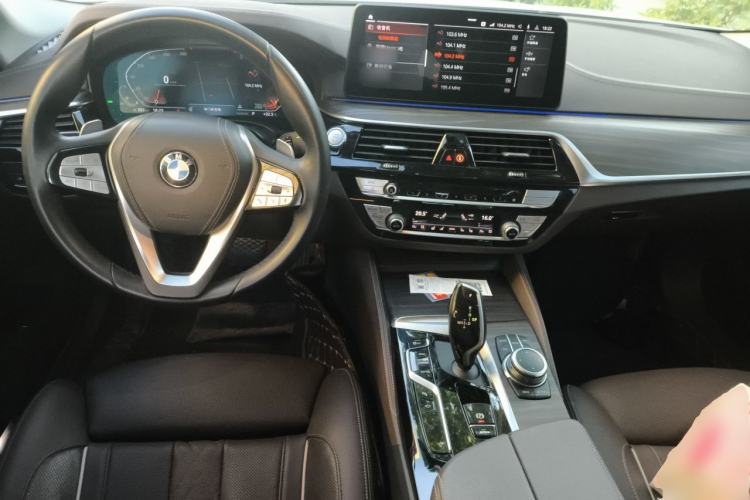 Used BMW 5 Series 2022 Second Facelift 530Li Luxury Edition Premium Package Center Console