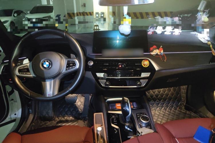Used BMW 5 Series 2022 Second Facelift 530Li Luxury Version M Sport Package Center Console