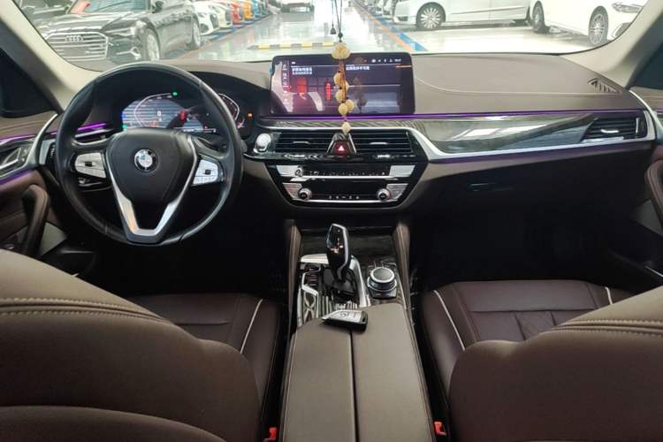 Used BMW 5 Series 2022 Restyled 525Li Luxury Package Center Console