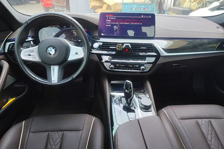 Used BMW 5 Series 2022 Second Facelift 525Li M Sport Package Center Console