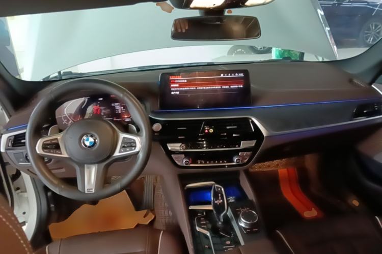 Used BMW 5 Series 2022 Second Facelift 530Li Leading Edition M Sport Package Center Console