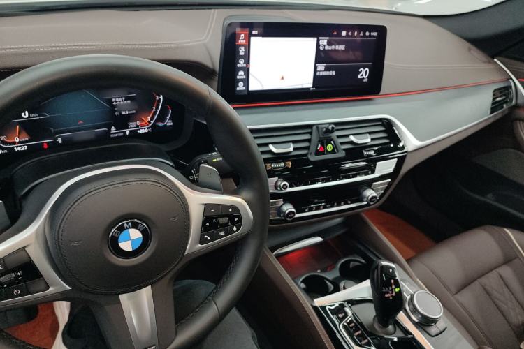 Used BMW 5 Series 2022 Second Facelift 530Li xDrive M Sport Package Center Console