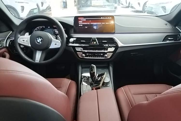 Used BMW 5 Series 2022 Second Facelift 530Li Leading Edition M Sport Package Center Console