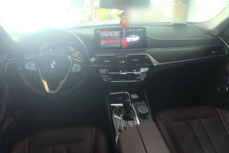 Used BMW 5 Series 2022 Second Facelift 530Li Leading Edition Luxury Package Center Console