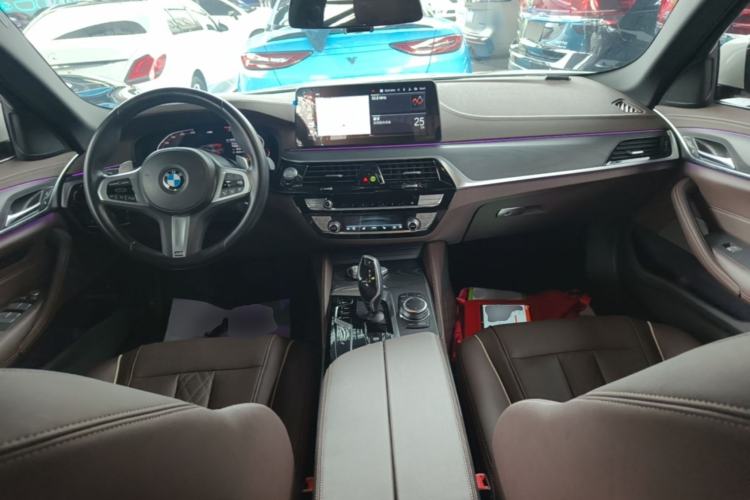 Used BMW 5 Series 2022 Restyled 530Li Leading Edition M Sport Package Center Console