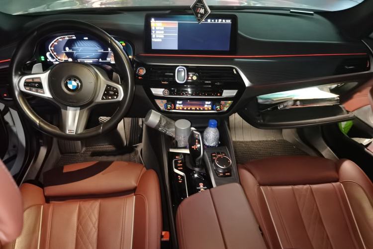 Used BMW 5 Series 2022 530Li Luxury Edition M Sport Package Center Console