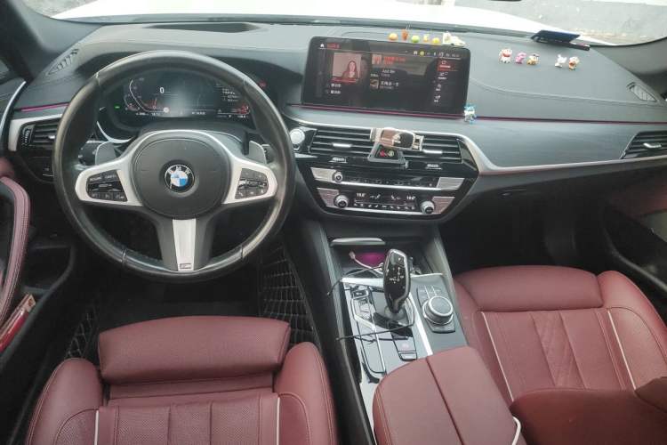 Used BMW 5 Series 2022 Second Facelift 530Li Luxury Version M Sport Package Center Console