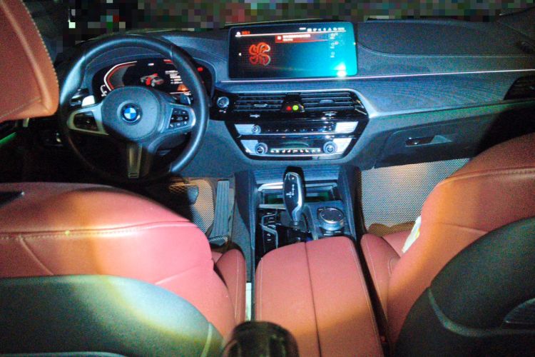 Used BMW 5 Series 2022 530Li Luxury Edition M Sport Package Center Console