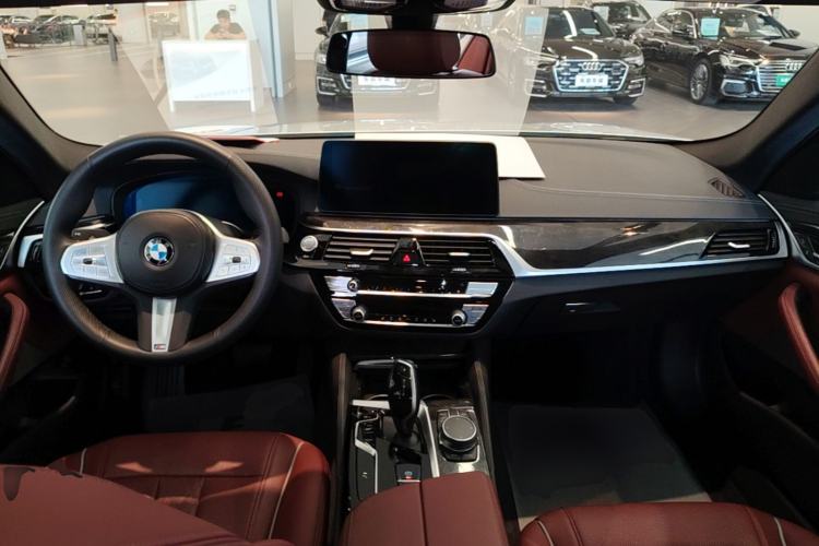 Used BMW 5 Series 2022 Second Facelift 525Li M Sport Package Center Console