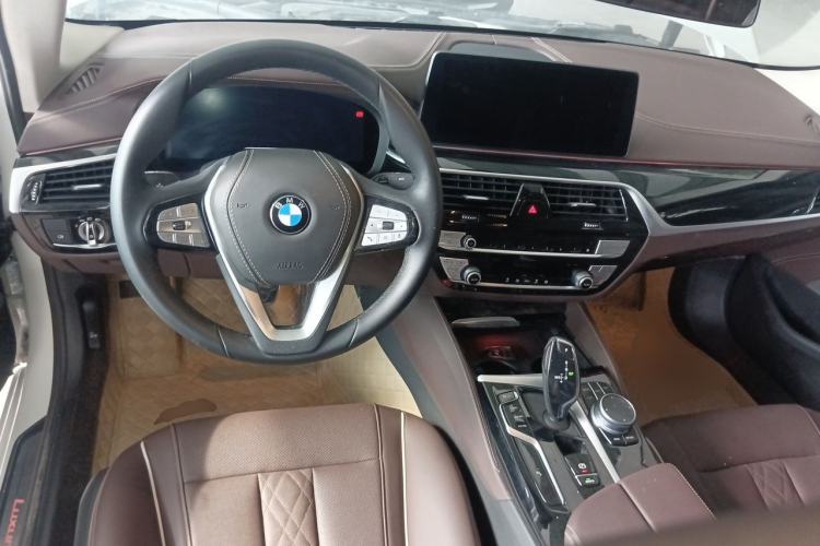 Used BMW 5 Series 2022 Second Facelift 525Li Luxury Package Center Console