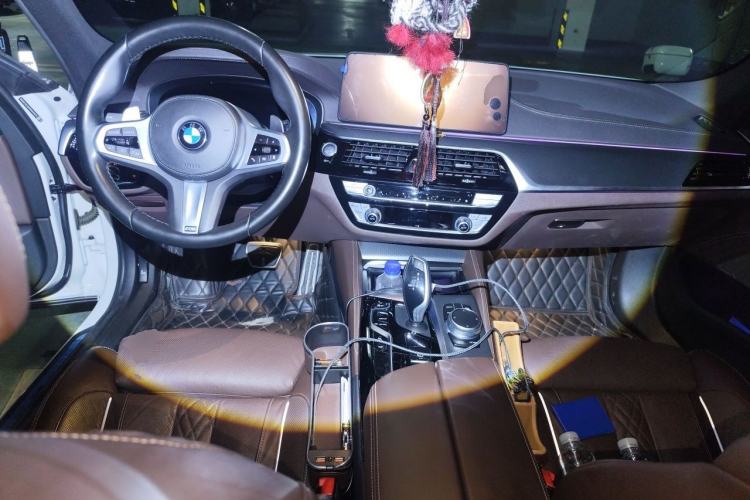 Used BMW 5 Series 2022 540i Sport Line M Sport Package Center Console