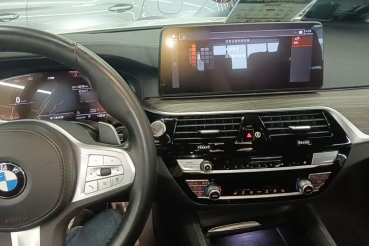 Used BMW 5 Series 2022 Second Facelift 530Li Leading Edition M Sport Package Center Console