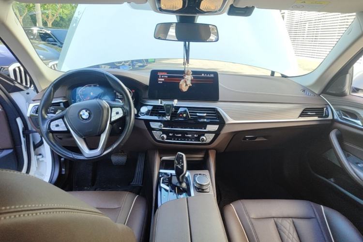 Used BMW 5 Series 2022 530Li Leading Luxury Package Center Console
