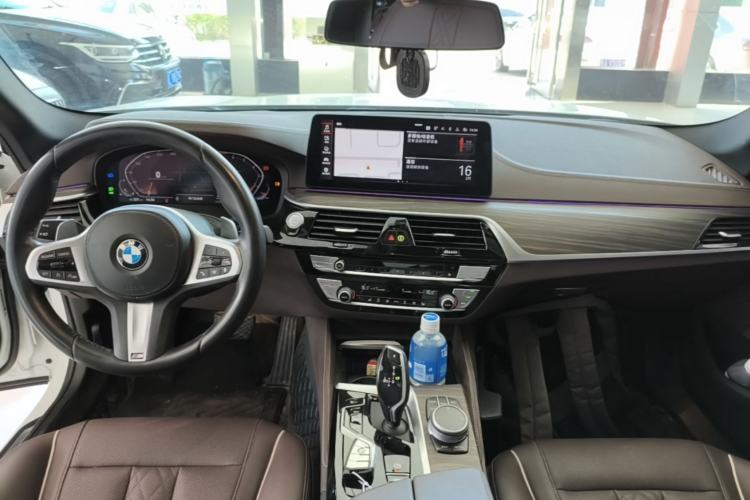 Used BMW 5 Series 2022 Restyled 530Li Leading Edition M Sport Package Center Console