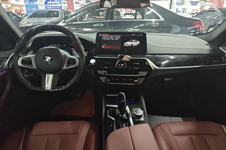 Used BMW 5 Series 2022 Restyled 530Li Leading Edition M Sport Package Center Console