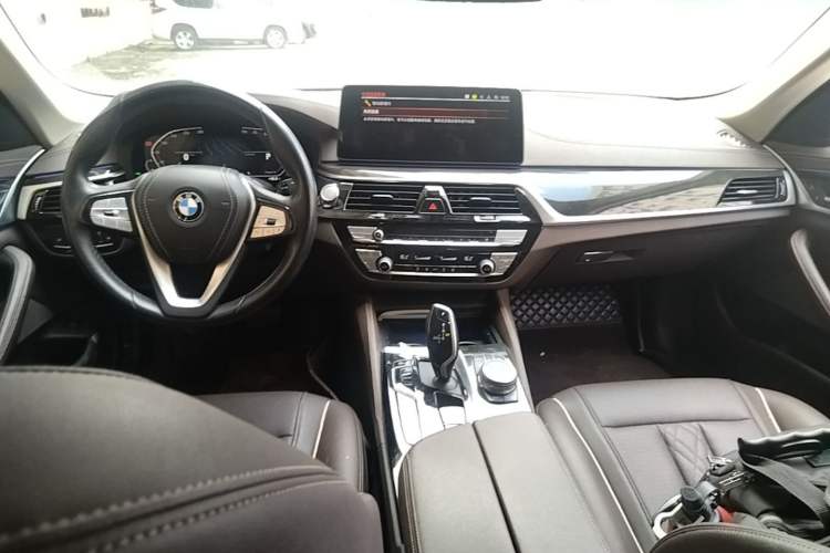 Used BMW 5 Series 2022 Second Facelift 525Li Luxury Package Center Console