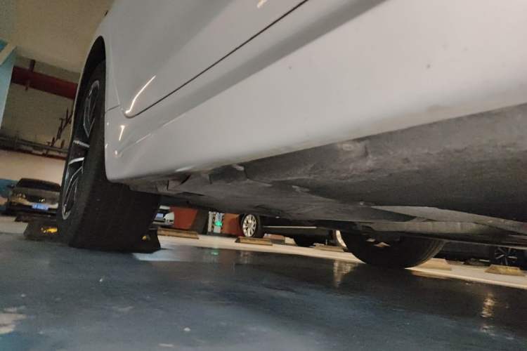 Used BMW 5 Series 2022 525Li M Sport Package Chassis Front Right