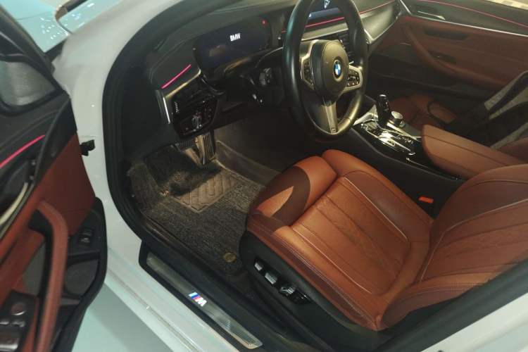 Used BMW 5 Series 2022 Restyled 530Li Luxury Edition M Sport Package Driver Seat