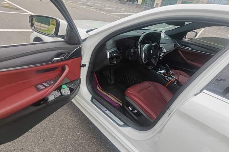 Used BMW 5 Series 2022 Restyled 530Li Leading Edition M Sport Package Driver Seat