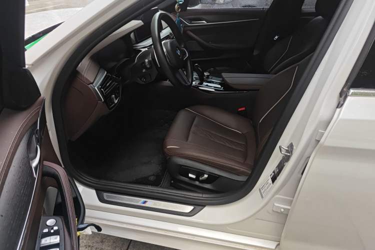 Used BMW 5 Series 2022 Restyled 530Li Leading Edition M Sport Package Driver Seat