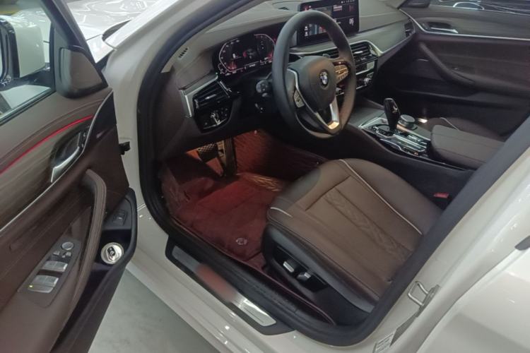 Used BMW 5 Series 2022 Updated 530Li Leading Edition Luxury Package Driver Seat