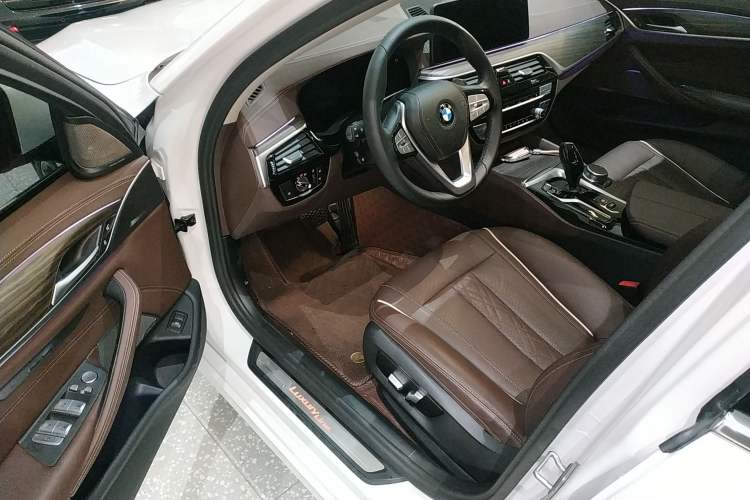 Used BMW 5 Series 2022 Updated 530Li xDrive Luxury Package Driver Seat