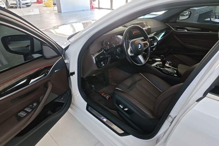 Used BMW 5 Series 2022 Restyled 525Li M Sport Package Driver Seat