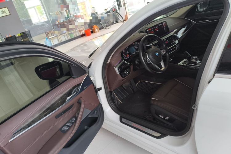 Used BMW 5 Series 2022 Restyled 525Li Luxury Package Driver Seat
