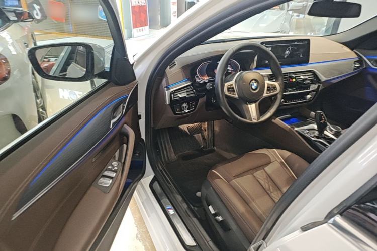 Used BMW 5 Series 2022 Restyled 530Li Leading Edition M Sport Package Driver Seat