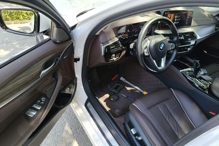 Used BMW 5 Series 2022 Updated 530Li Leading Edition Luxury Package Driver Seat