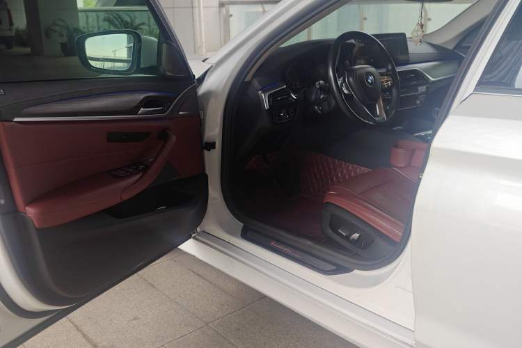 Used BMW 5 Series 2022 Updated 530Li Leading Edition Luxury Package Driver Seat