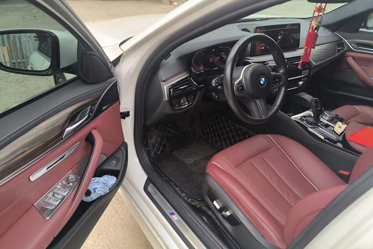 Used BMW 5 Series 2022 Restyled 530Li Leading Edition M Sport Package Driver Seat