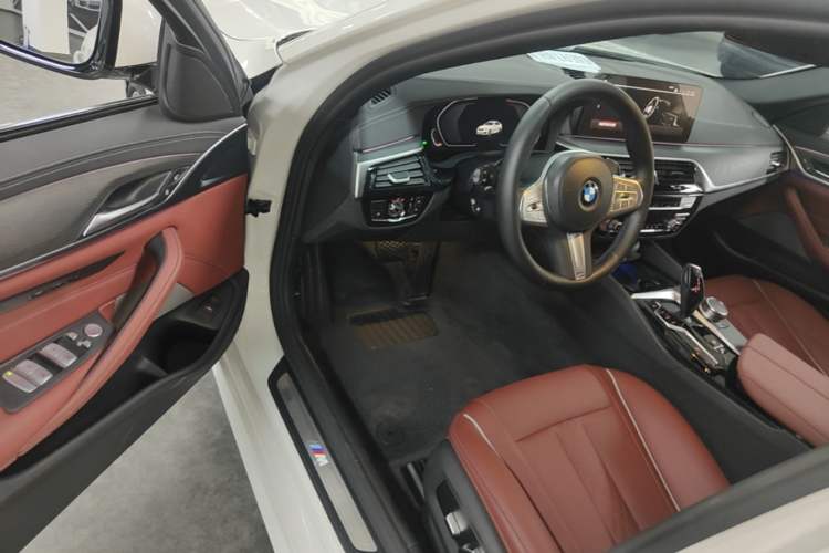 Used BMW 5 Series 2022 Second Facelift 530Li Leading Edition M Sport Package Driver Seat