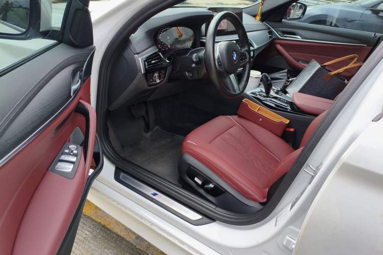 Used BMW 5 Series 2022 Restyled 530Li Leading Edition M Sport Package Driver Seat