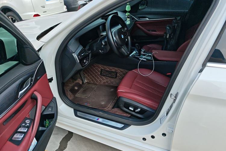 Used BMW 5 Series 2022 Restyled 530Li Leading Edition M Sport Package Driver Seat