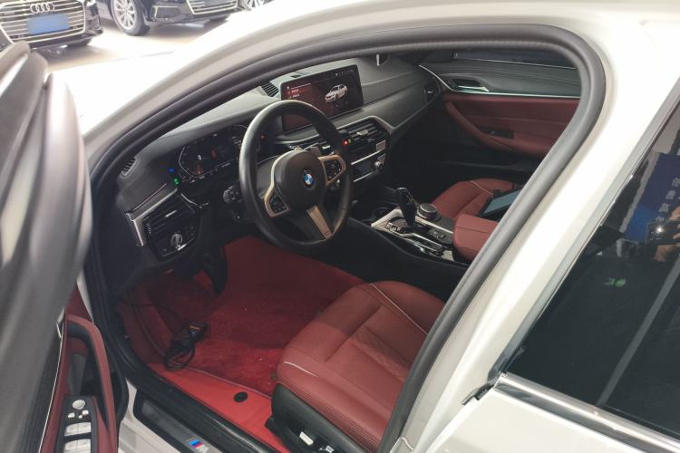 Used BMW 5 Series 2022 Restyled 530Li Leading Edition M Sport Package Driver Seat