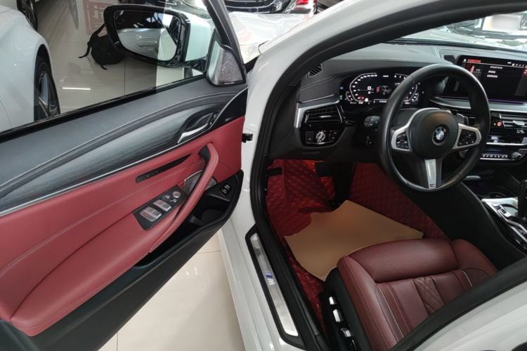Used BMW 5 Series 2022 Second Facelift 530Li Luxury Version M Sport Package Driver Seat