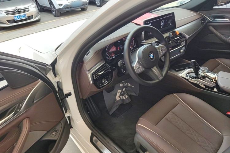 Used BMW 5 Series 2022 Second Facelift 530Li Leading Edition M Sport Package Driver Seat
