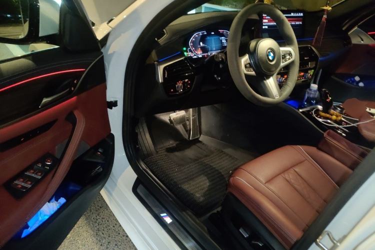 Used BMW 5 Series 2022 Restyled 530Li Leading Edition M Sport Package Driver Seat