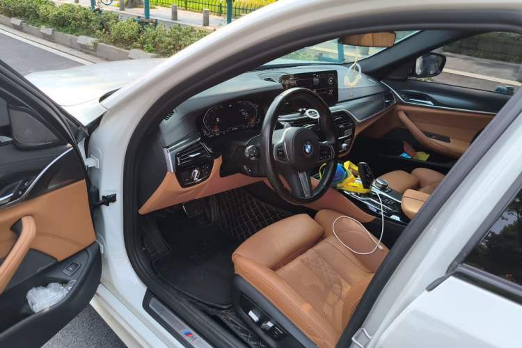 Used BMW 5 Series 2022 Updated 530i M Sport Package Driver Seat