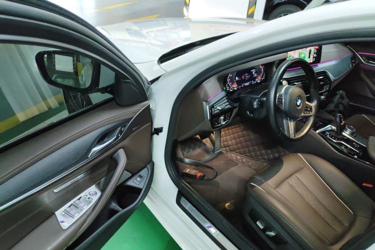 Used BMW 5 Series 2022 Restyled 530Li Leading Edition M Sport Package Driver Seat