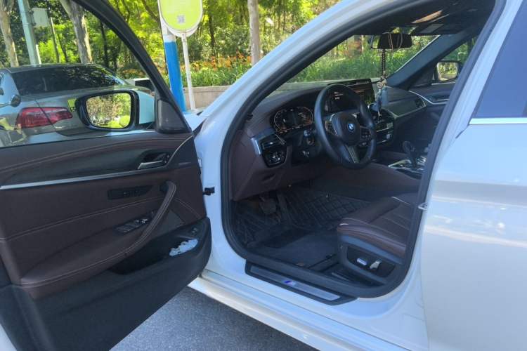 Used BMW 5 Series 2022 Restyled 530Li Leading Edition M Sport Package Driver Seat