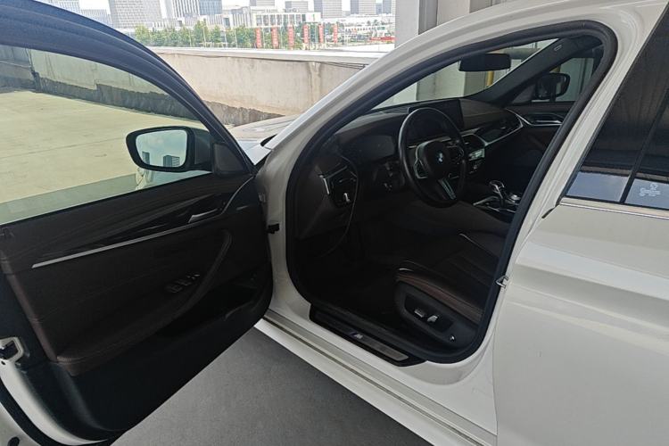 Used BMW 5 Series 2022 Restyled 525Li M Sport Package Driver Seat