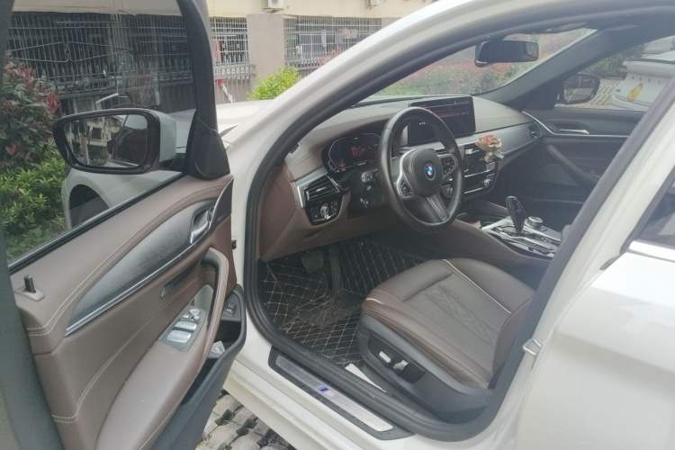 Used BMW 5 Series 2022 Restyled 530Li Leading Edition M Sport Package Driver Seat