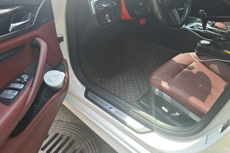 Used BMW 5 Series 2022 Restyled 530Li Leading Edition M Sport Package Driver Seat