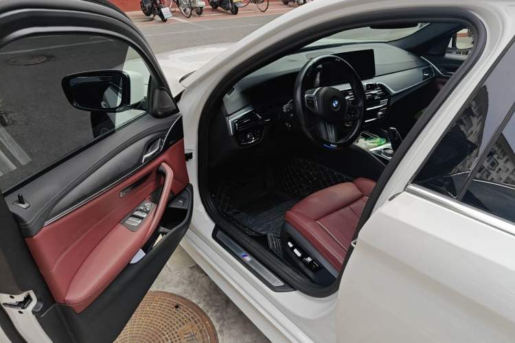 Used BMW 5 Series 2022 Second Facelift 530Li Luxury Version M Sport Package Driver Seat