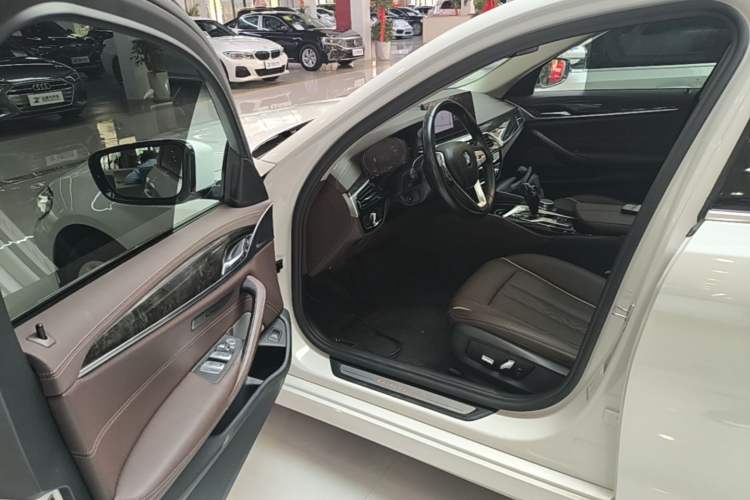 Used BMW 5 Series 2022 525Li Luxury Package Driver Seat