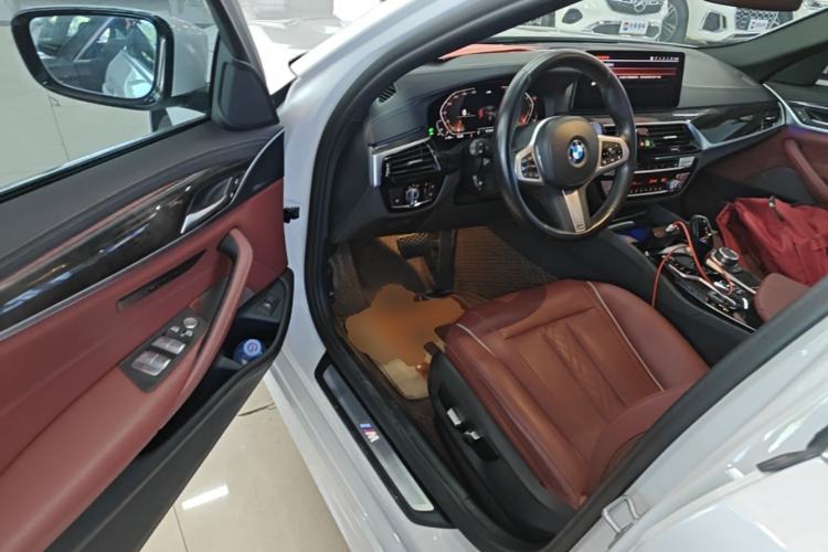 Used BMW 5 Series 2022 Restyled 530Li Leading Edition M Sport Package Driver Seat