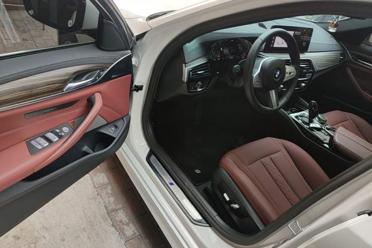 Used BMW 5 Series 2022 Second Facelift 530Li Leading Edition M Sport Package Driver Seat