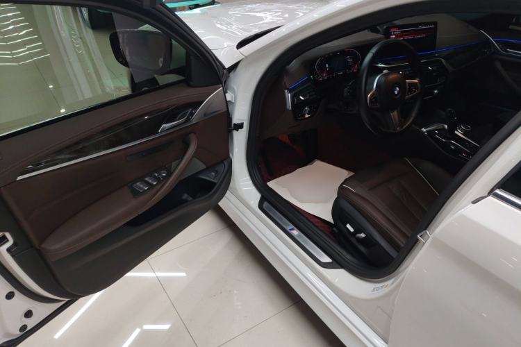 Used BMW 5 Series 2022 Restyled 525Li M Sport Package Driver Seat